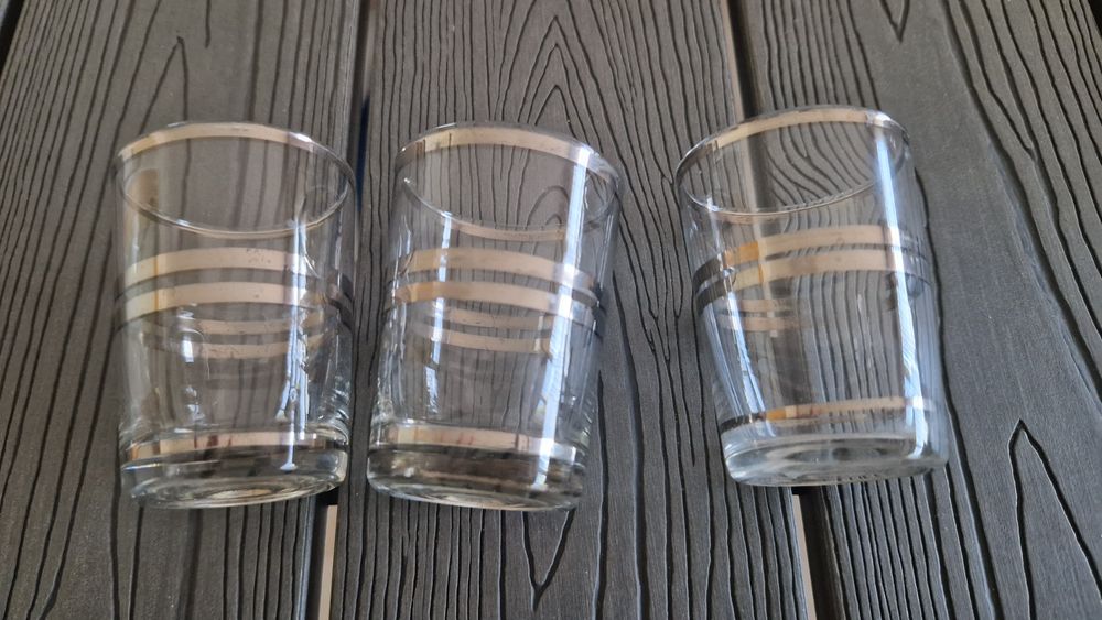 3 copos de vidro pequenos