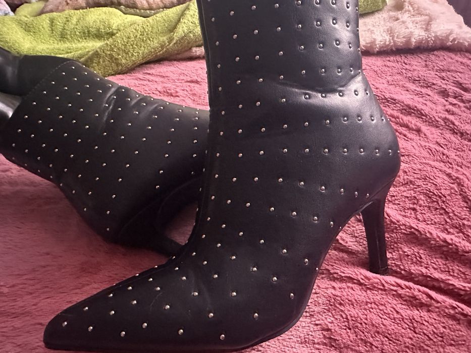 Botas pretas tamanho 35