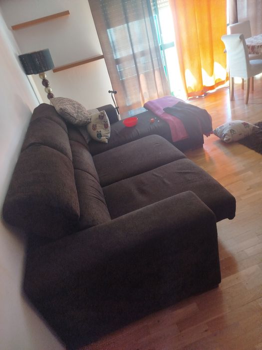 Sofá chaise long castanho