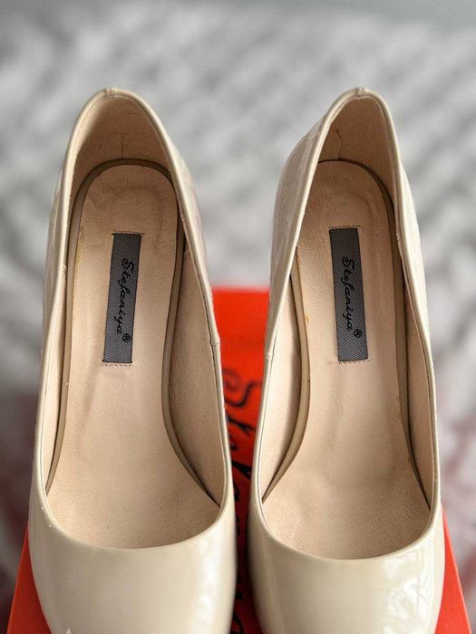 Туфлі весільні шкіра 38