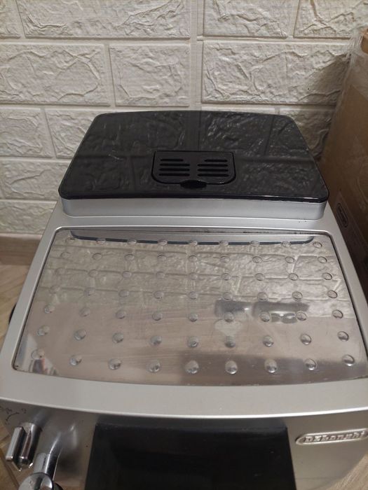 Кавоварка ковова машинка DeLonghi ECAM