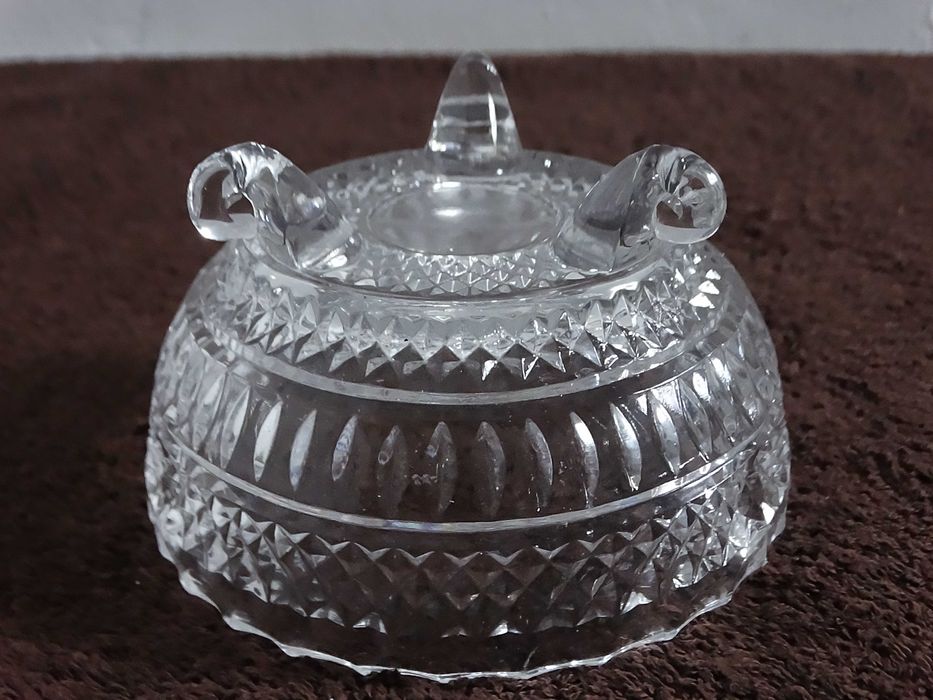 Elegancka Szklana Salaterka na Nóżkach – Vintage / PRL