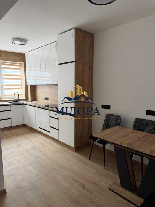 Продаж / Квартира / Вакарова, Поляна
