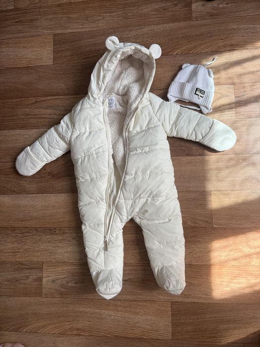 Продам зимний комбинезон (9-12 месяцев)