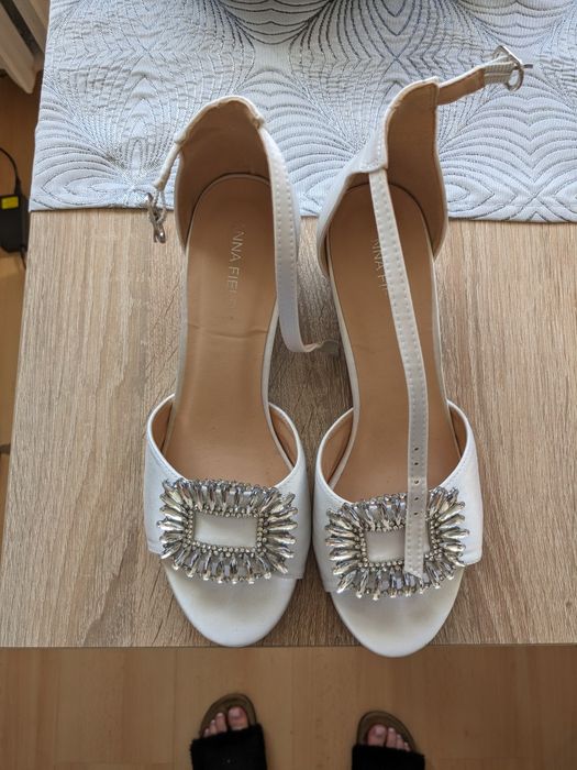 Białe buty ślubne obcas 4 cm