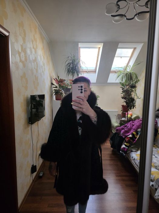 Дуже гарна шубка каракуль песець