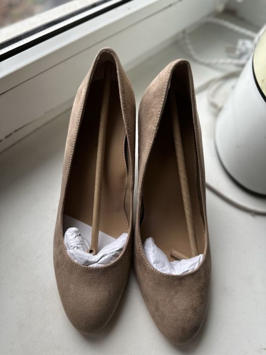 Туфлі на каблуку (нові)