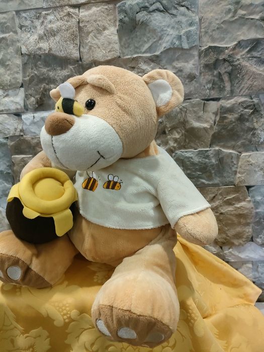 Boneco peluche Urso com pote de mel.