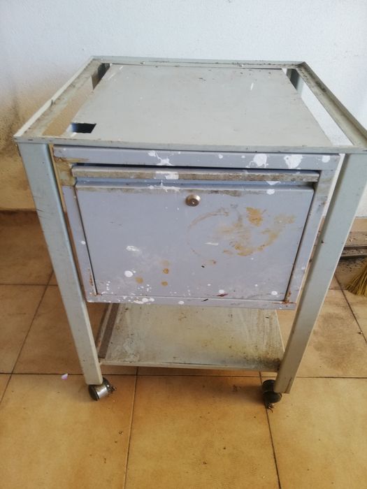 armário vintage/pés mesa madeira