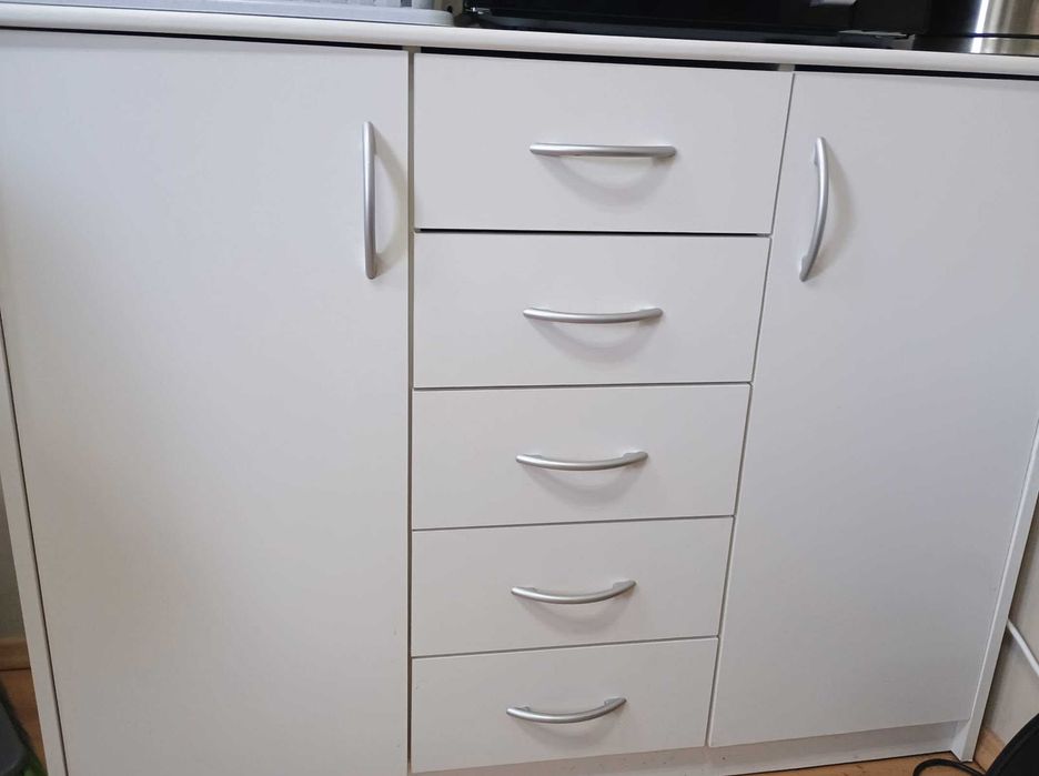 Komoda biała 5 szuflad i 2 półki