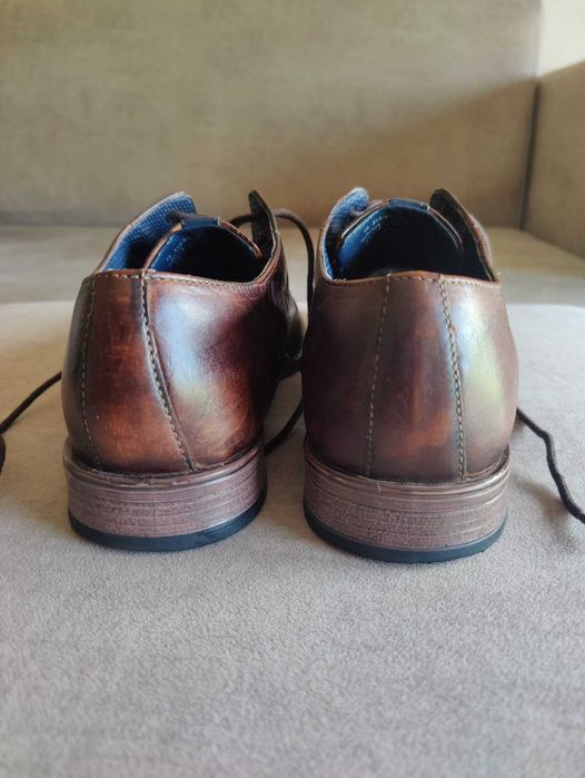 Sapatos Bugatti tam. 43 em excelente estado