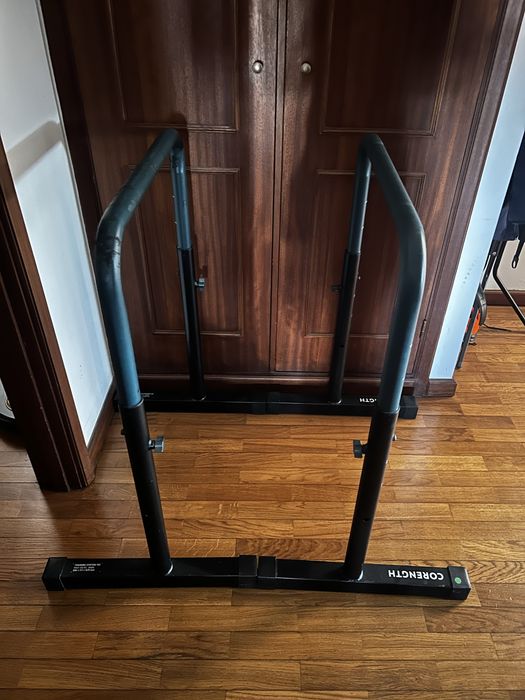 Barra Paralela para treino.
