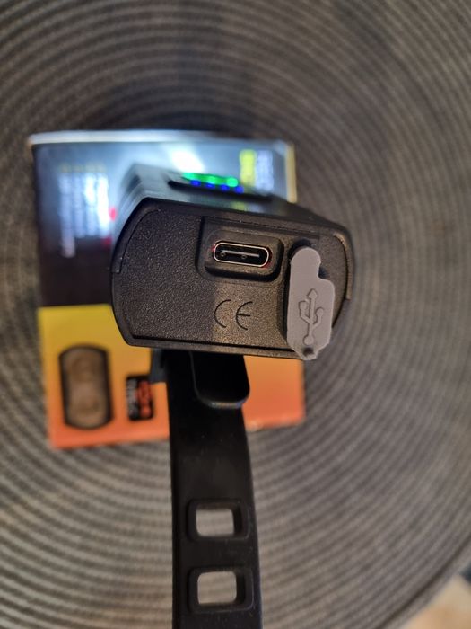 Lampka rowerowa przednia LED USB C