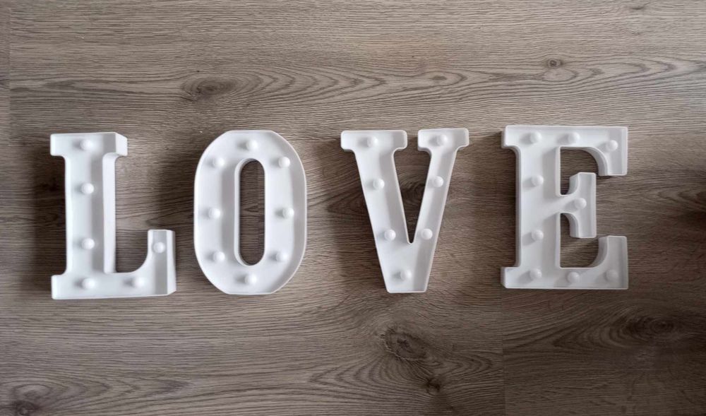 Napis LOVE led 22 cm