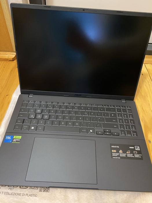 ASUS Vivobook V16 / RTX 5050 8GB / Intel Core 5 210H / 16GB / 144Hz