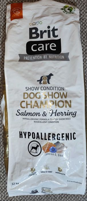 Brit Care Hypoallergenic з лососем та оселедцем для дорослих виставкових собак 12кг+ПОДАРУНОК
