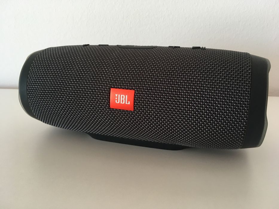 Coluna jbl essential charge