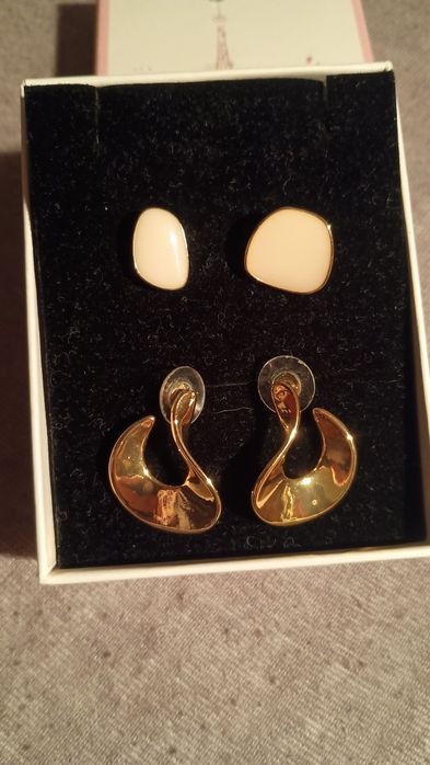 Kolczyki w kolorze złotym