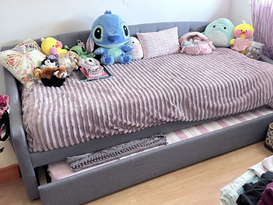 Cama/sofa com gaveta almofadada “nova”