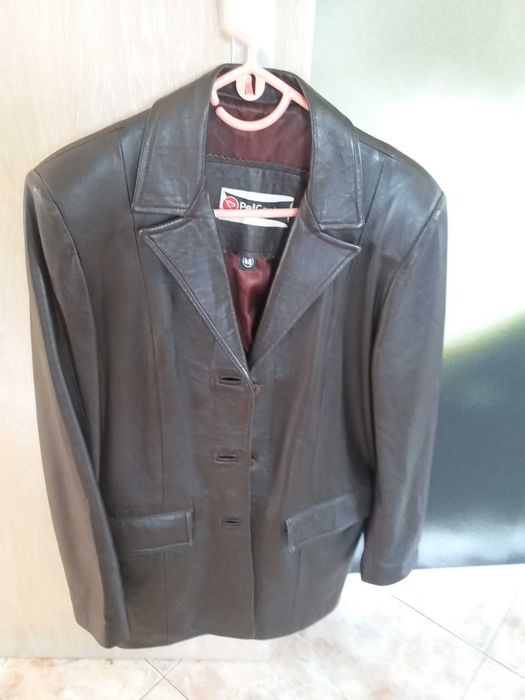 Women's short-length brown tailcoat
