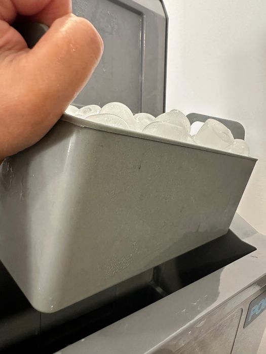 Máquina de Gelo Polar – Compacta, Económica e Profissional