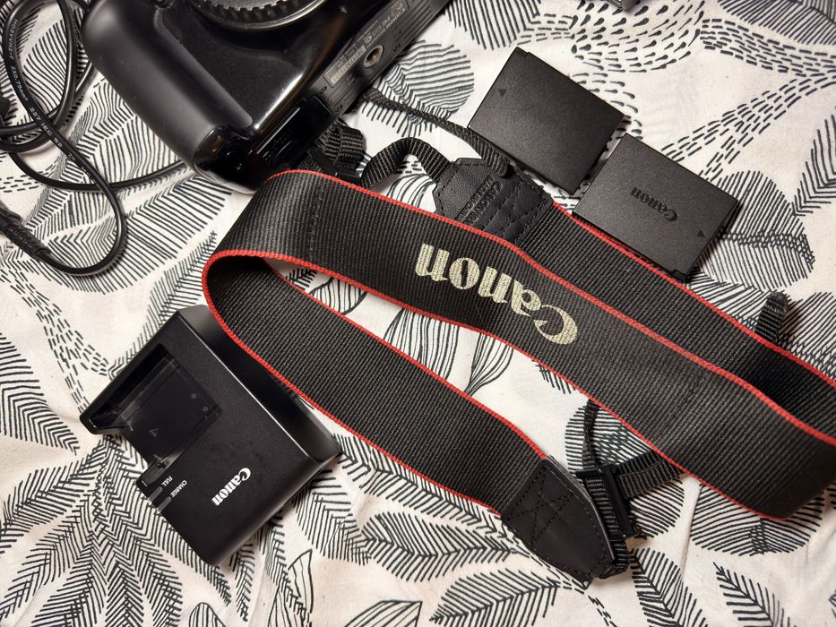 Canon EOS Rebel T3 + EFS 18-55mm