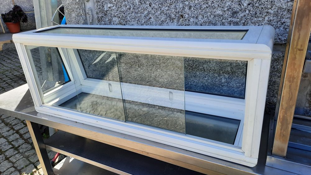 Expositor/ vitrine de comidas e outras coisas