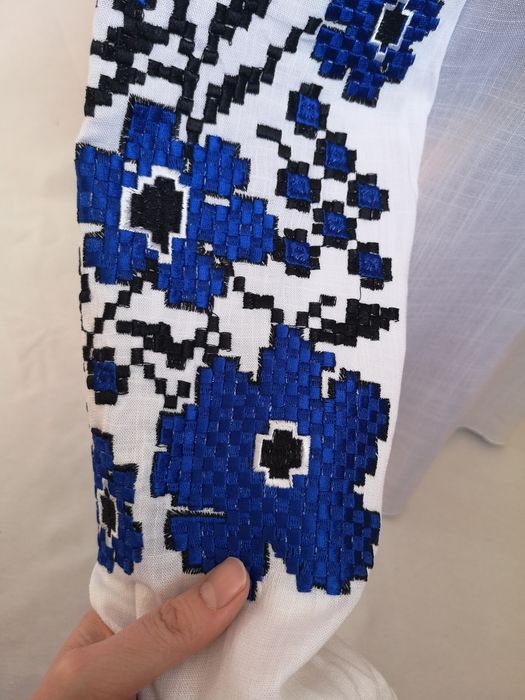 Розпродаж! Натуральна жіноча вишиванка "квіти" S, M, L