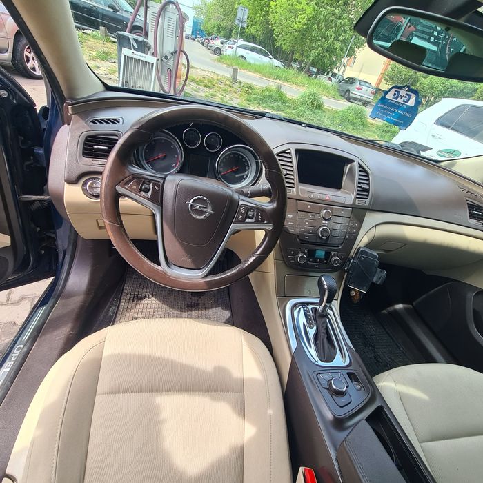 Opel Insignia 2.0 CDTI 160 koni Kombi z 2011 roku  Automat