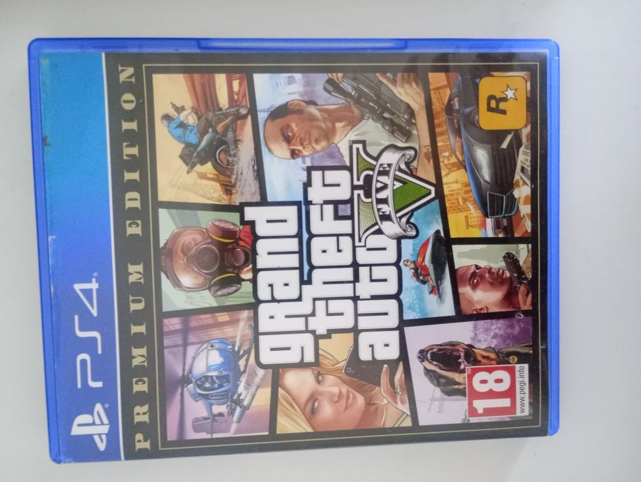 PS4 slim, 500GB  z 1 oryginalnym padem 7 Gier Wszystko działa