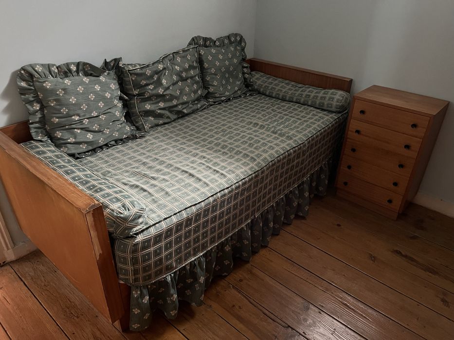 Cama solteiro + Roupeiro + secretaria