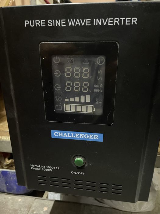 Інвертор сфункцією зарядки  220•12•1000