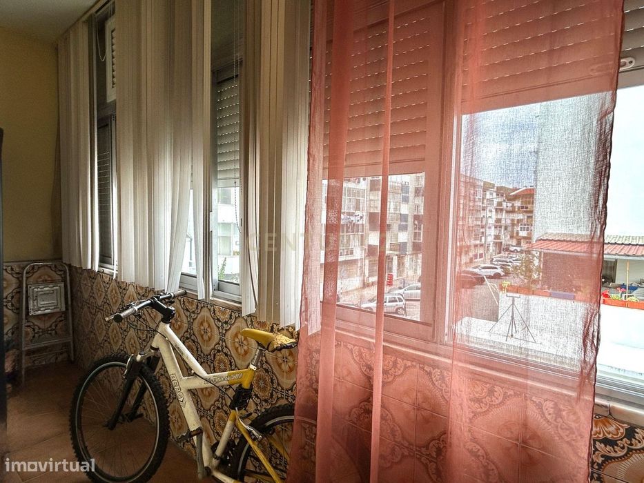 Apartamento T3 na avenida principal de Corroios - Oportunidade Única!