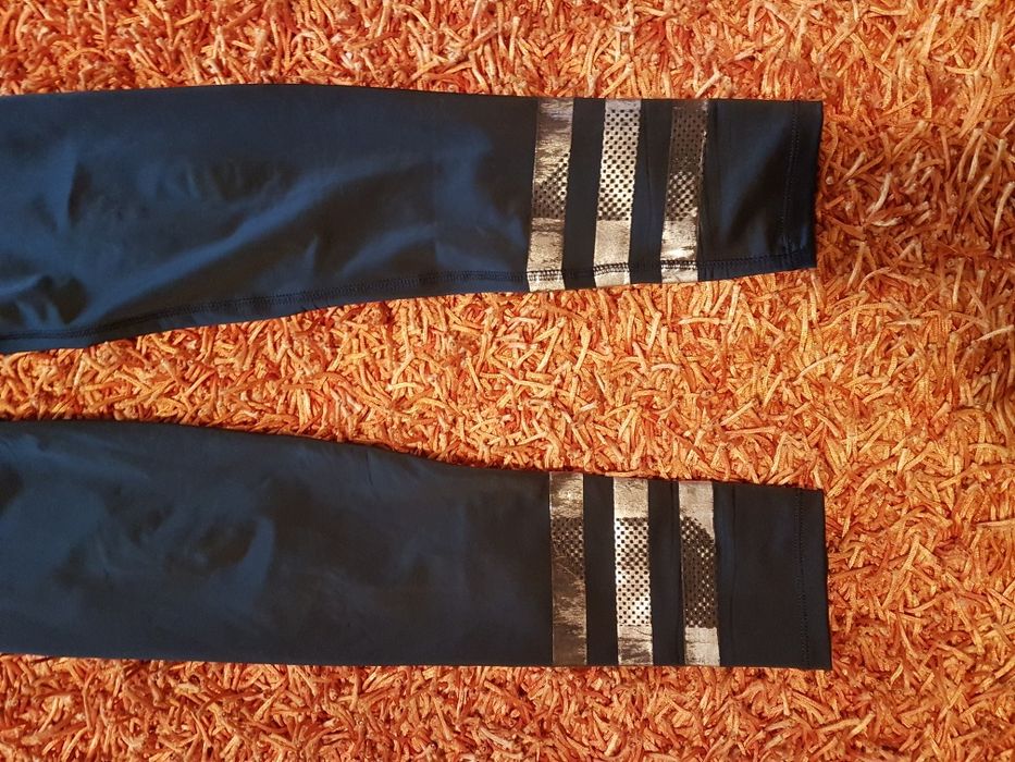 PORTES GRÁTIS - Leggings Desportivas Pretas com Riscas Douradas(Nr36)