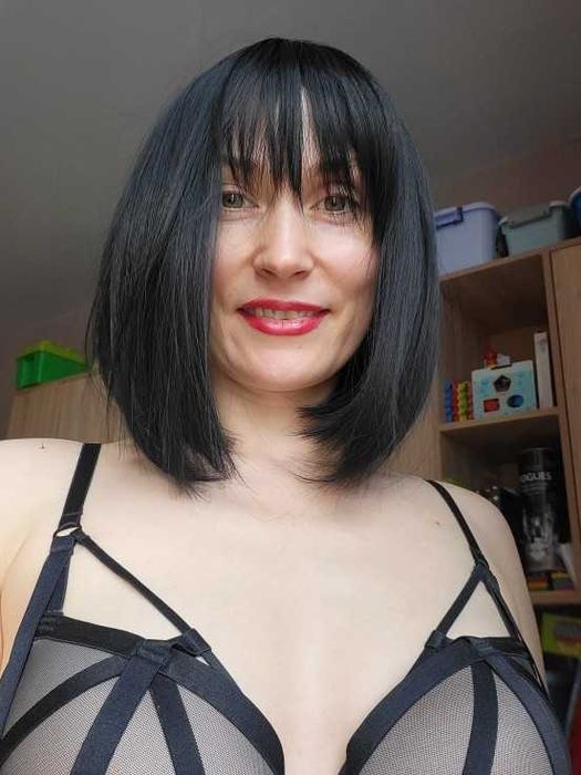 Peruka bob czarny z grzywka WŁOSY jak naturalne + czepek