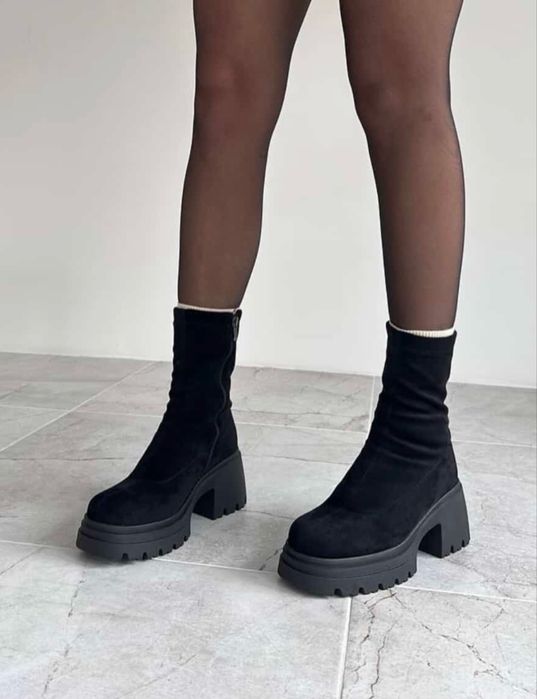 Замшеві черевики на масивній підошві