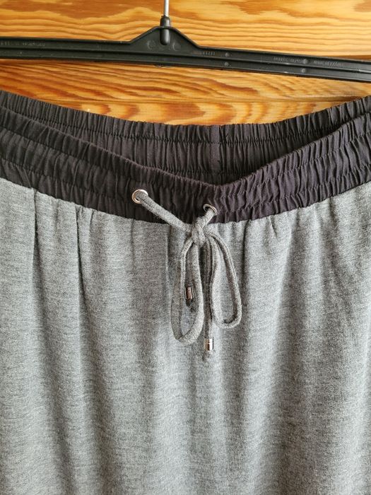 Szara, prosta spódnica maxi z dzianiny,