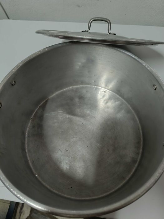 Tachos de alumínio antigo com tampa n. 26, 28 e 30