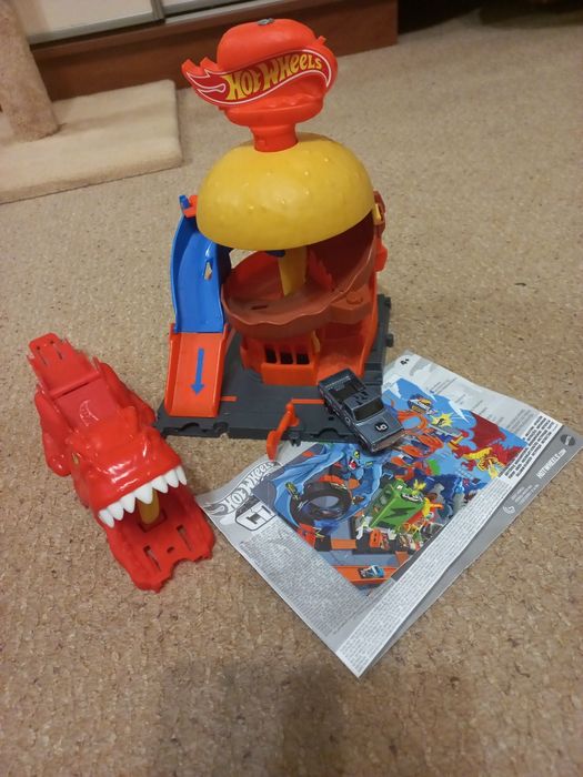 Ігровий набір трек Hot Weels Бургерна