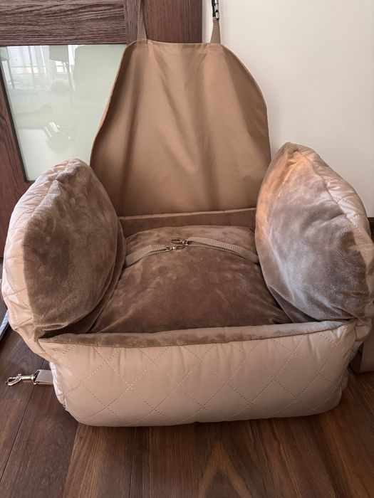 Siedzenie samochodowe dla psa