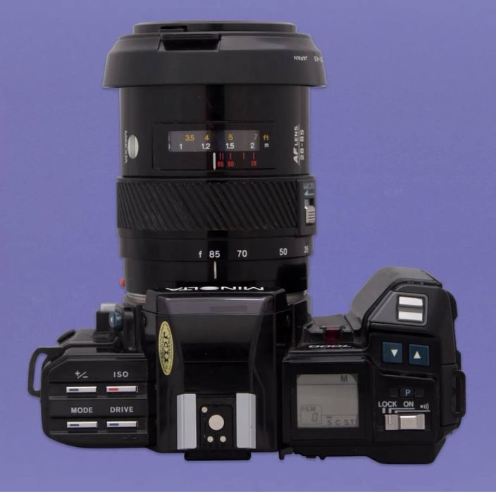 Дзеркальна камера MINOLTA MAXXUM 7000.