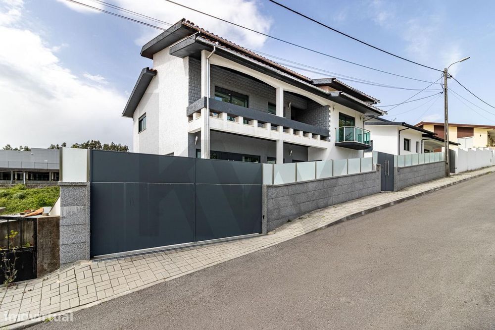 Moradia T4+1 de Excelência no centro de Oliveira de Azeméis