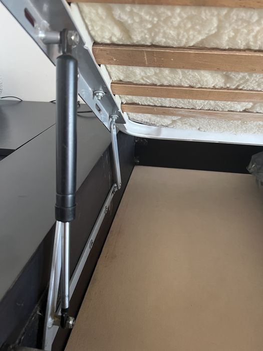Cama de casal com arrumação + 2 mesas de cabeceira