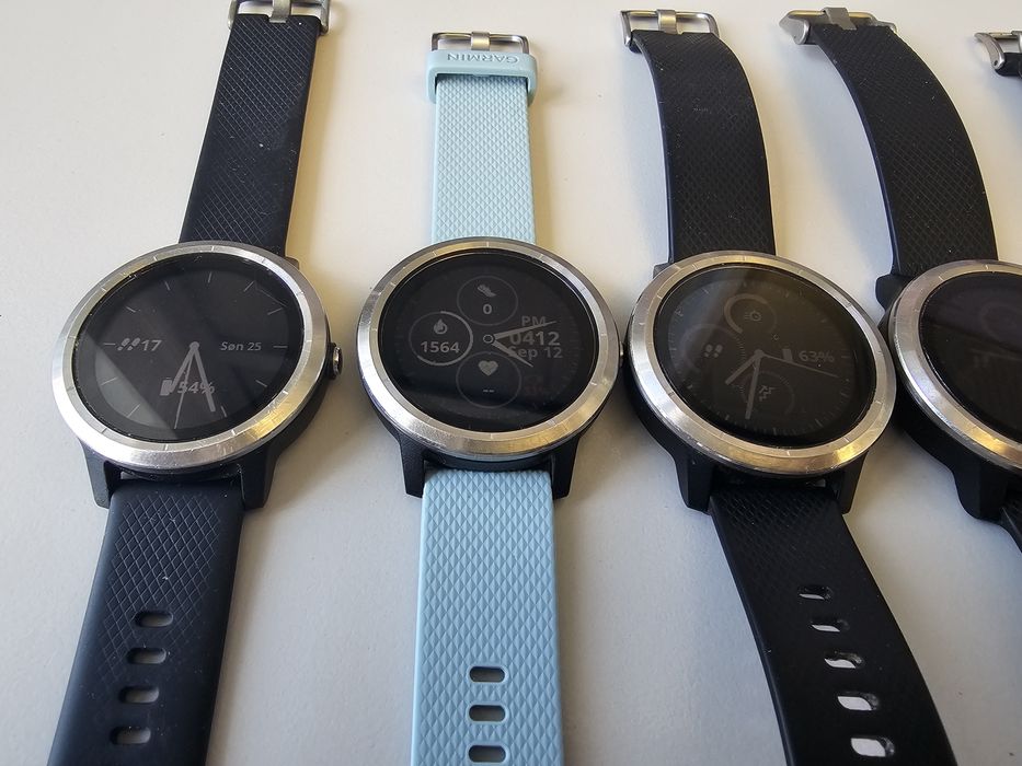 Мультиспортивний смарт годинник Garmin Vivoactive 3 Black