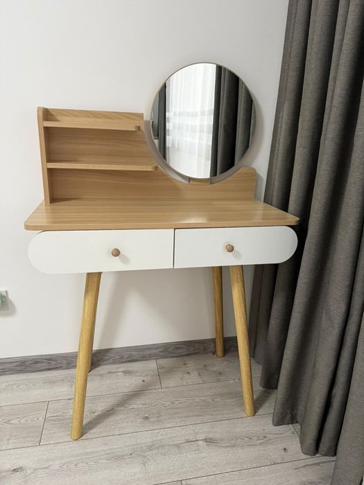 Столик в гарному стані