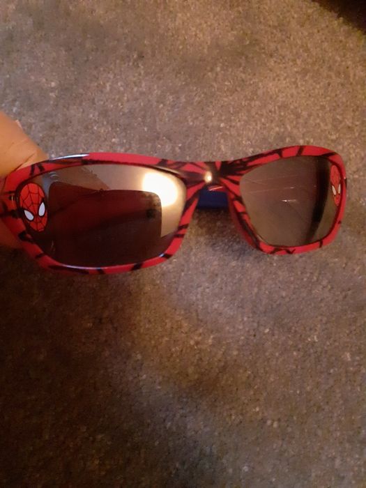 Oculos de sol 7 8 anos spider man e evangers