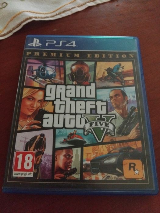 Vendo 2 jogos para ps4 o gta 5 premiun edition e o call of duty novos