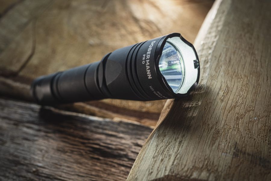 Latarka Armytek Doberman Pro Magnet USB White