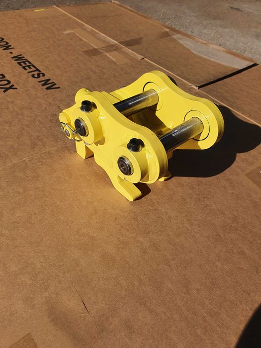 Szybkozłącze półautomatyczne pasujące do minikoparki JCB8014/8015/8018