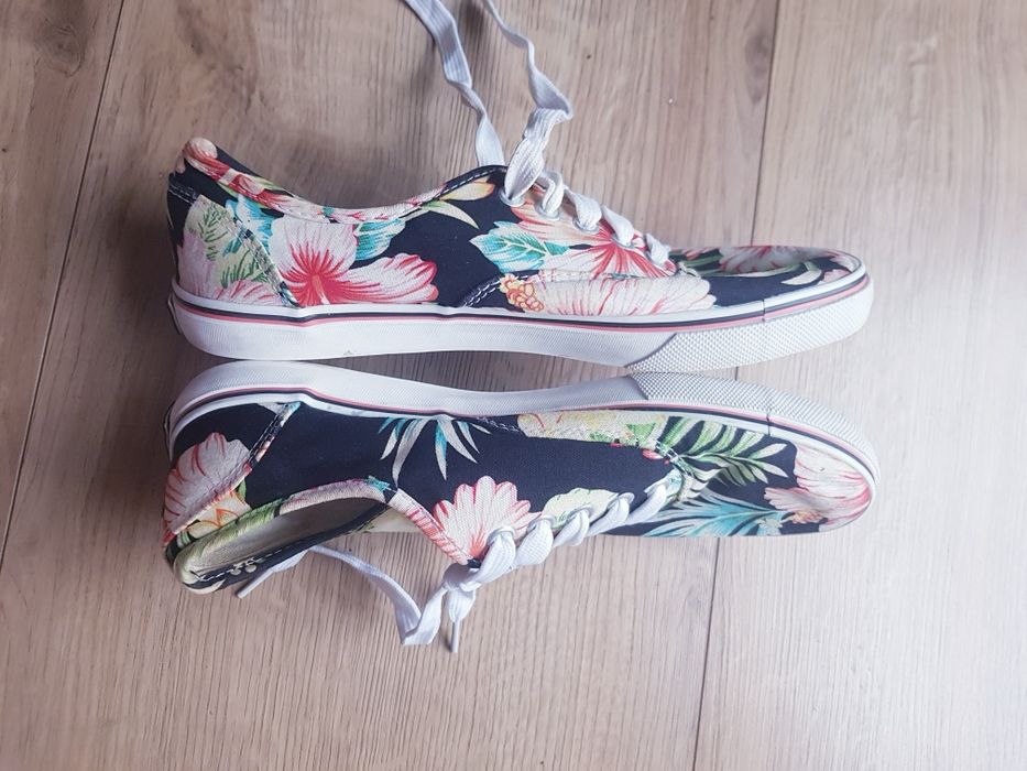 Buty sportowe , trampki , tenisowki damskie marki Fila rozmiar 39.